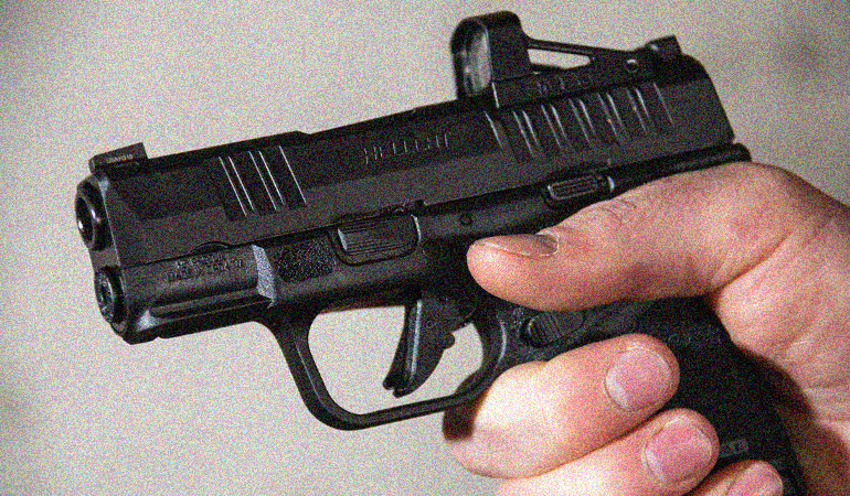 How to grip a compact gun?