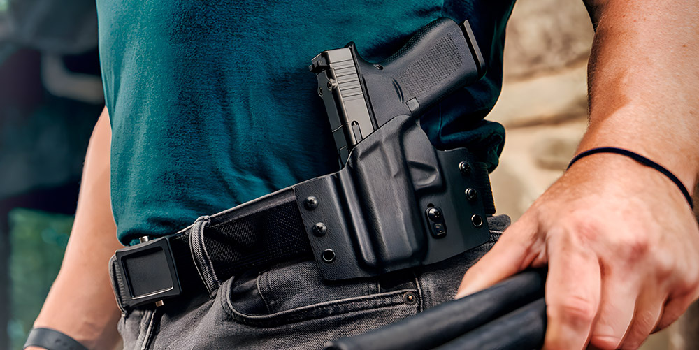 Benefits of left-handed holster for a Glock 17